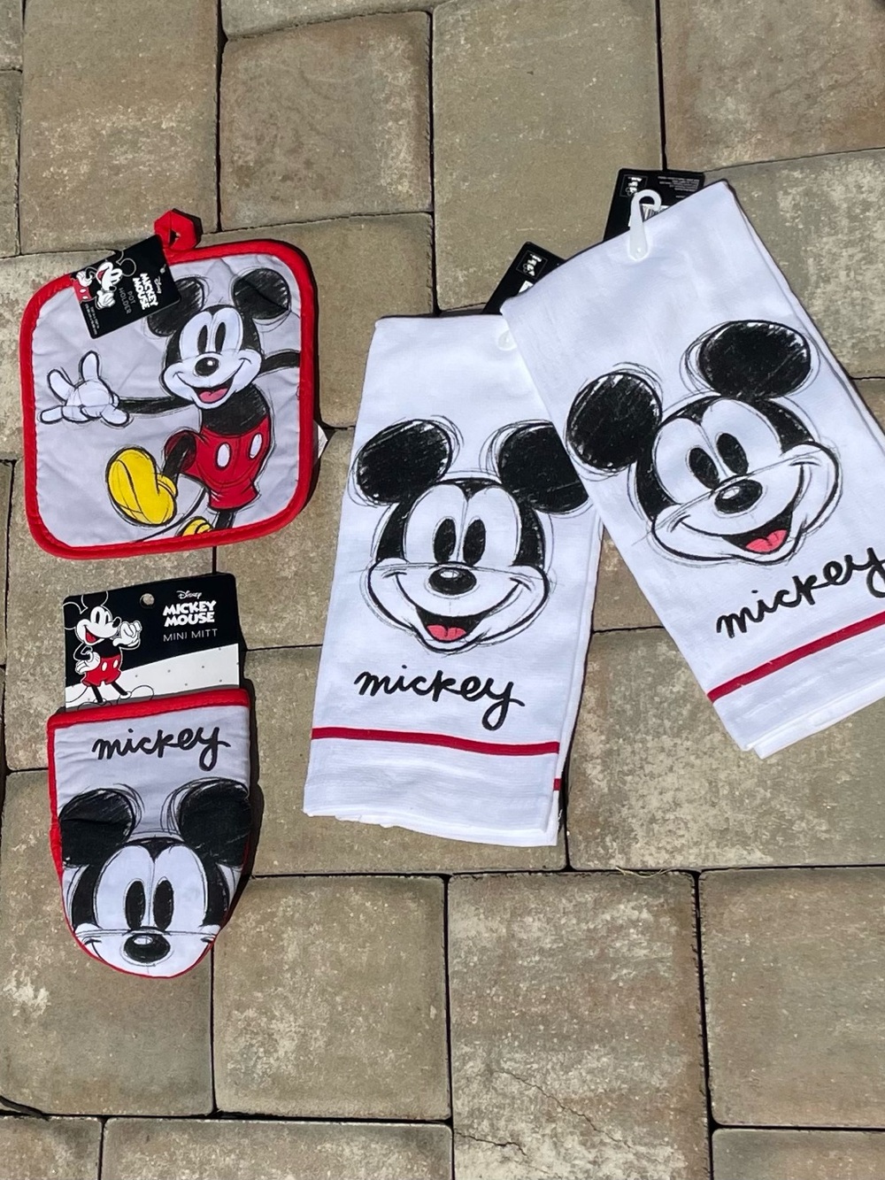 NWT Disney Mickey Mouse Kitchen Towel, Oven Mitt Set - White with Red Accents